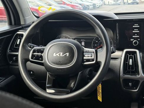 Used 2022 Kia Sorento LX AWD/4WD image 27