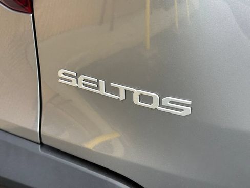 Used 2024 Kia Seltos LX AWD/4WD image 16