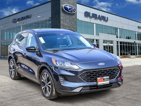 Used 2022 Ford Escape SE w/ SE Sport Appearance Package image 3