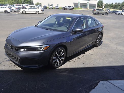 Certified 2024 Honda Civic EX-L image 3