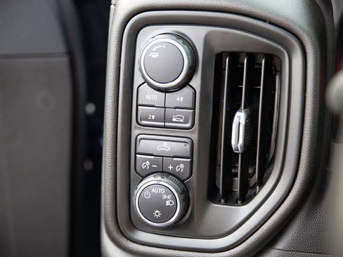 Used 2022 Chevrolet Silverado 1500 Custom image 17