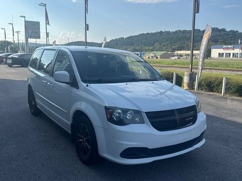 Used 2016 Dodge Grand Caravan SE FWD image 3