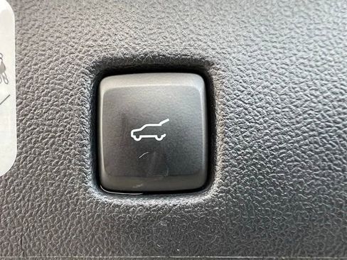 Used 2020 Ford Escape Titanium image 25