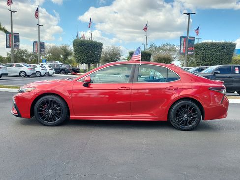 Used 2021 Toyota Camry SE image 7