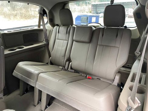 Used 2012 Chrysler Town & Country Touring-L w/ Entertainment Group #2 image 11