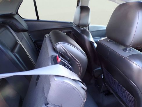 Used 2019 Chevrolet Trax LT w/ LT Convenience Package image 14