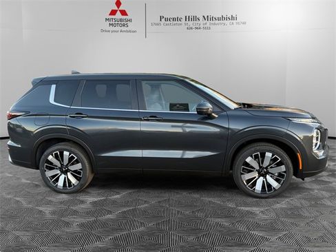 New 2026 Mitsubishi Outlander SE image 4