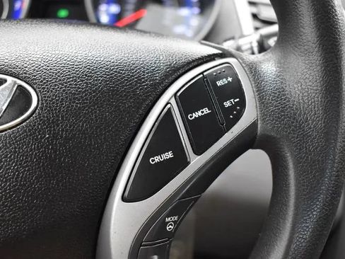 Used 2014 Hyundai Elantra SE FWD image 22