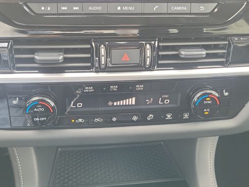Used 2025 Nissan Pathfinder SV FWD image 26