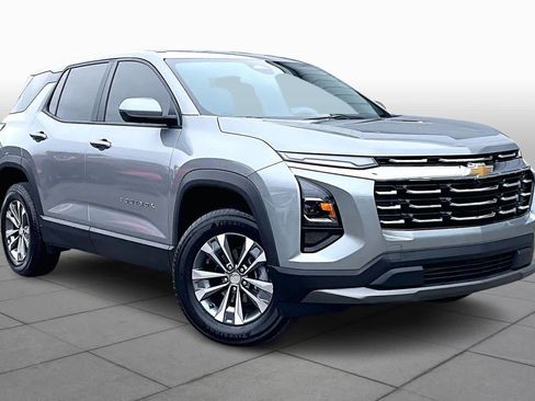 Used 2025 Chevrolet Equinox LT image 2