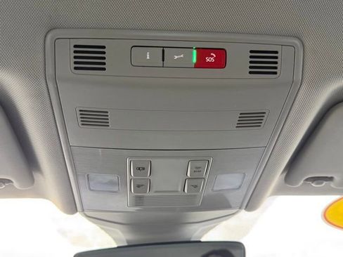 Used 2024 Volkswagen Jetta SE image 37