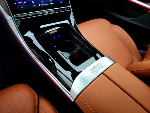 Used 2025 Mercedes-Benz C 300 Sedan image 21