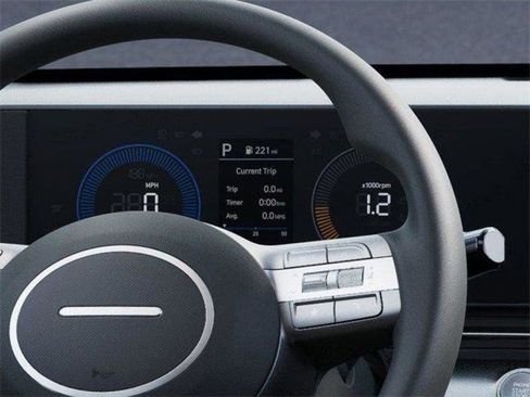 Certified 2025 Hyundai Kona SE image 17