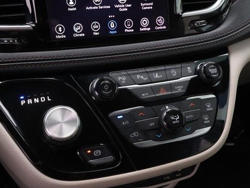 Used 2019 Chrysler Pacifica Limited w/ Tire & Wheel Group image 20