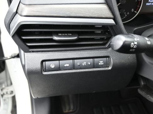 Used 2025 Nissan Altima 2.5 SL FWD image 12