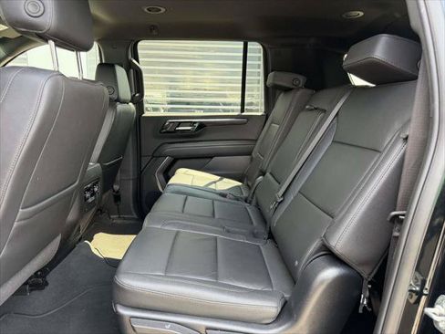 Used 2025 Chevrolet Suburban LT AWD/4WD image 15