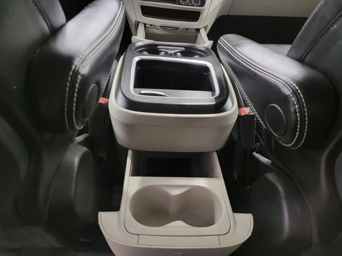 Used 2024 Chrysler Pacifica Touring-L FWD image 18
