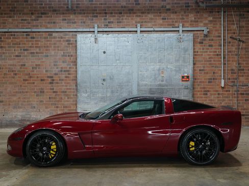 Used 2006 Chevrolet Corvette Coupe w/ Preferred Equipment Group image 1