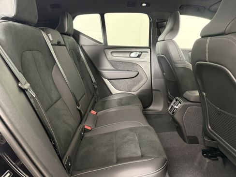 Used 2024 Volvo XC40 B5 Plus image 13