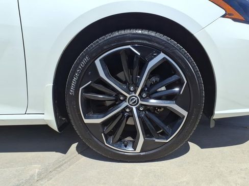 Used 2024 Nissan Altima 2.5 SR w/ SR Premium Package FWD image 9