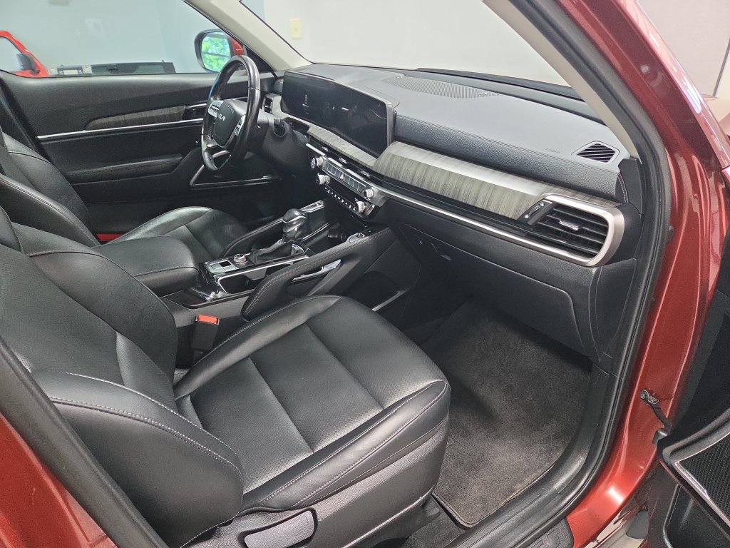Used 2023 Kia Telluride AWD image 23
