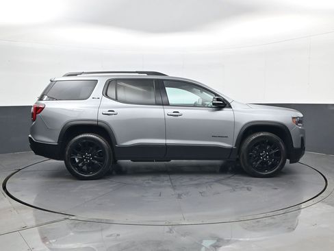 Used 2023 GMC Acadia SLE w/ Driver Convenience Package image 4