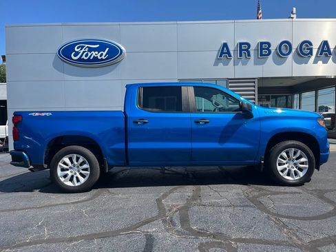 Used 2022 Chevrolet Silverado 1500 Custom AWD/4WD image 9