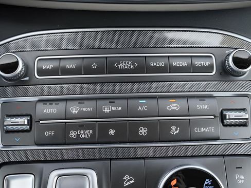 Certified 2023 Hyundai Santa Fe SEL Premium AWD/4WD image 35