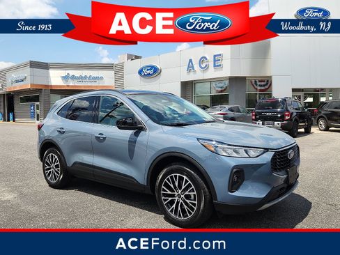 Certified 2025 Ford Escape SE image 1