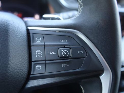 Used 2024 Jeep Grand Cherokee Altitude AWD/4WD image 35