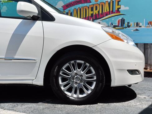 Used 2010 Toyota Sienna XLE Limited w/ XLE Limited Pkg 2 FWD image 32