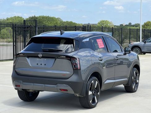 Used 2025 Nissan Kicks SR FWD image 4