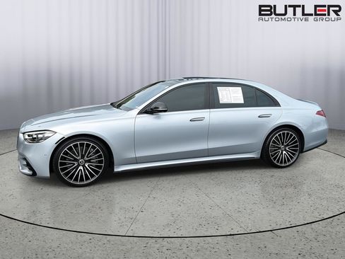 Used 2022 Mercedes-Benz S 580 4MATIC Sedan image 3