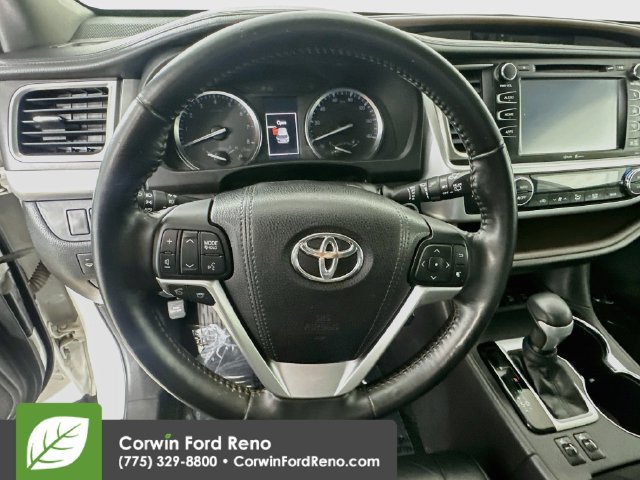 Used 2015 Toyota Highlander XLE AWD/4WD image 14