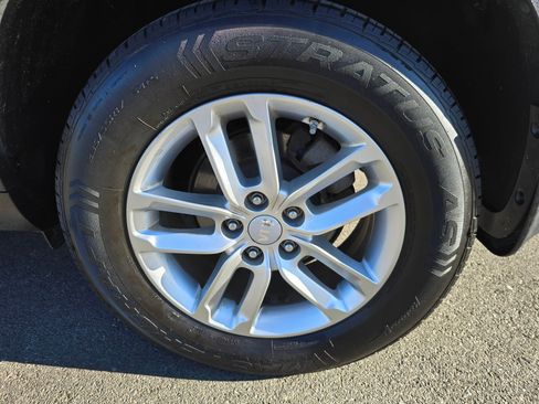 Used 2015 Kia Sorento LX image 11