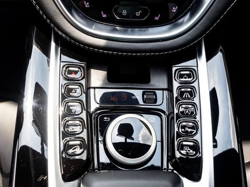 Used 2021 Aston Martin DBX AWD/4WD image 31