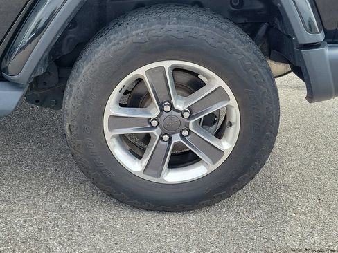 Used 2020 Jeep Wrangler Unlimited Sahara w/ Uconnect 4C Nav & Sound Group AWD/4WD image 5