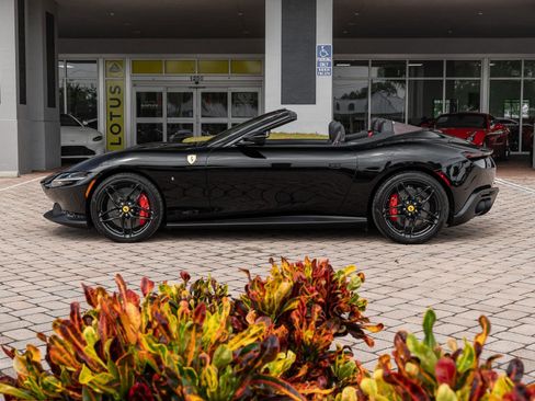 Used 2025 Ferrari Roma Spider image 9