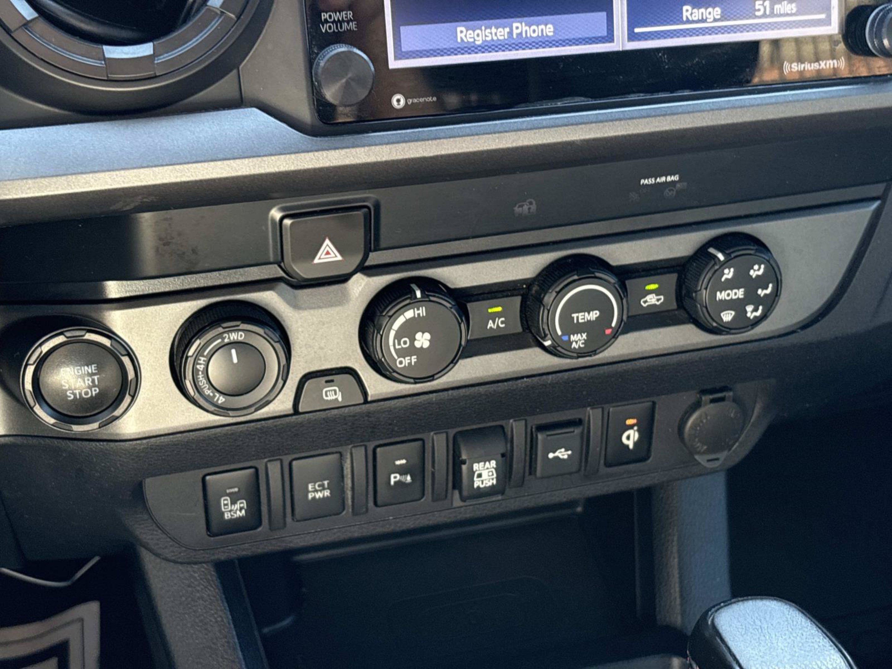Used 2020 Toyota Tacoma TRD Off-Road w/ Technology Package AWD/4WD image 31