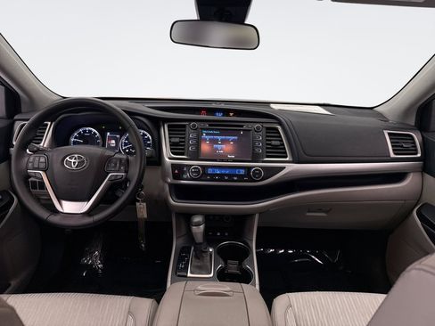 Used 2017 Toyota Highlander Plus w/ Carpet Mat Package image 14