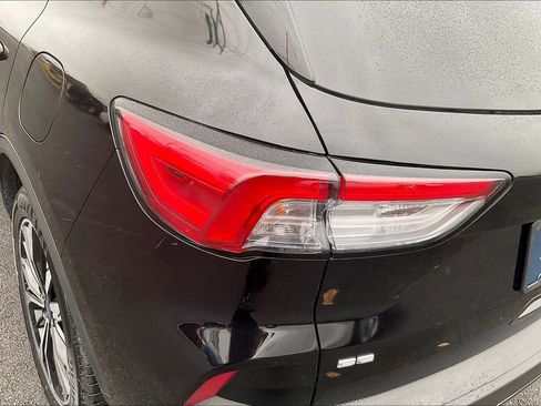 Used 2022 Ford Escape SE w/ SE Sport Appearance Package image 31