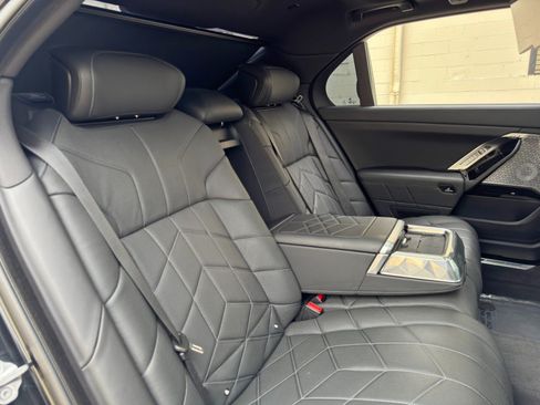 Used 2023 BMW 760i xDrive AWD/4WD image 57