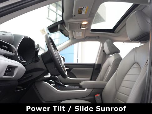 Used 2023 Toyota Highlander XLE image 13