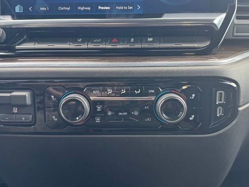 Used 2024 Chevrolet Silverado 2500 LT w/ Convenience Package image 30