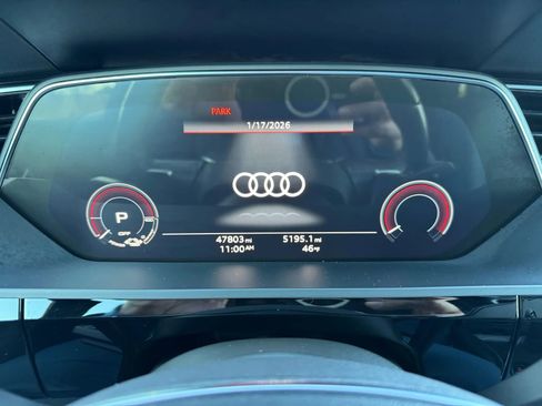Used 2021 Audi e-tron Premium Plus w/ Premium Plus Package image 35