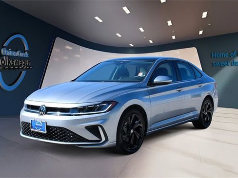 Certified 2025 Volkswagen Jetta SE image 8