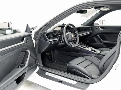 Certified 2025 Porsche 911 Carrera image 7