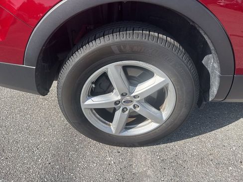 Used 2016 Ford Explorer XLT w/ Equipment Group 202A image 7