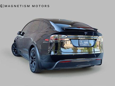Used 2022 Tesla Model X Plaid image 6