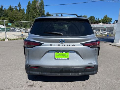 Used 2022 Toyota Sienna XLE w/ XLE Plus Package FWD image 5